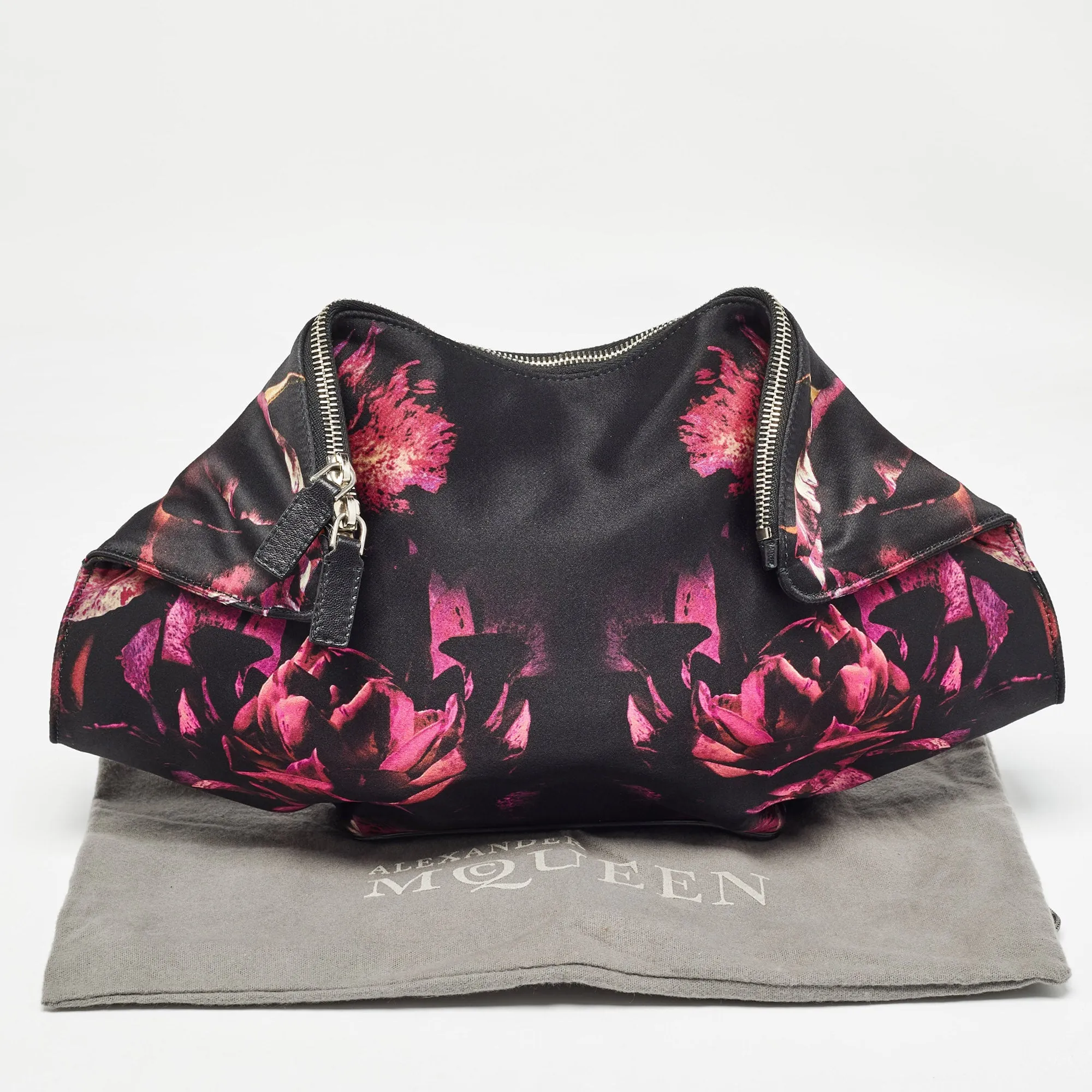 ALEXANDER MCQUEEN Black/Magenta Floral Print Satin De Manta Clutch