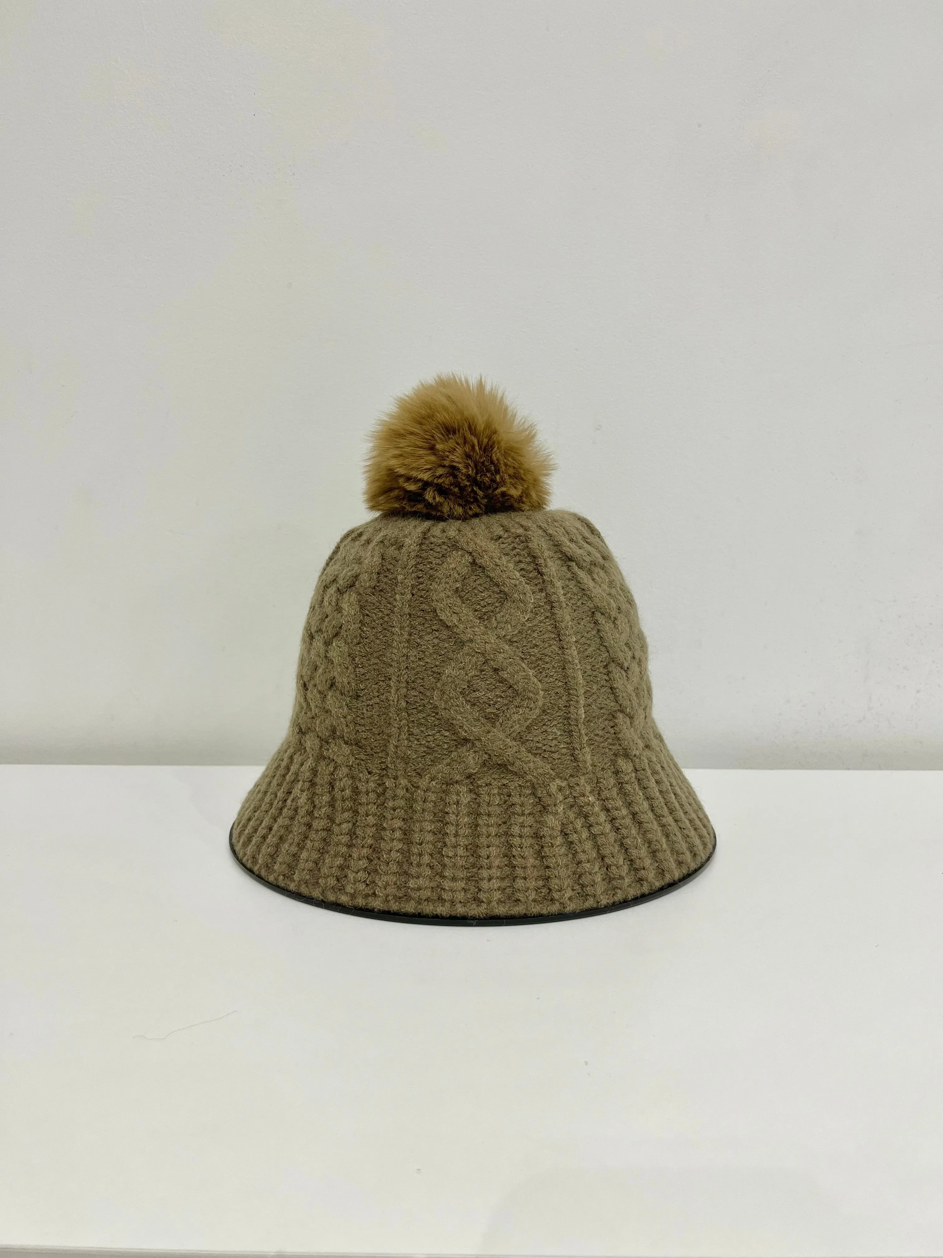 POMI Pompom bucket hat